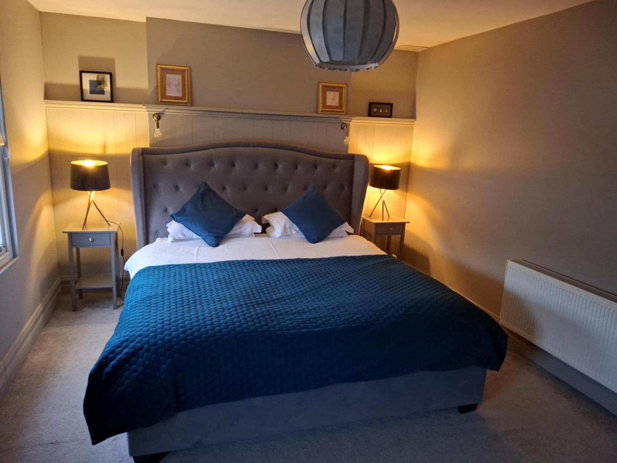 3 Bedroom Luxury Apartment Main Street Cashel  Exteriör bild